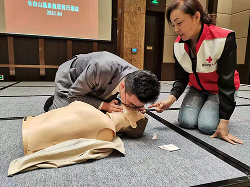 “護航長白山旅游服務,獻禮建黨百年”救護培訓活動